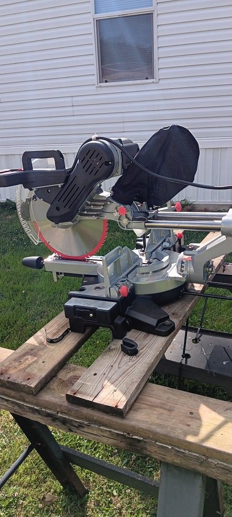 12" Dual-Bevel Sliding Compound Miter Saw