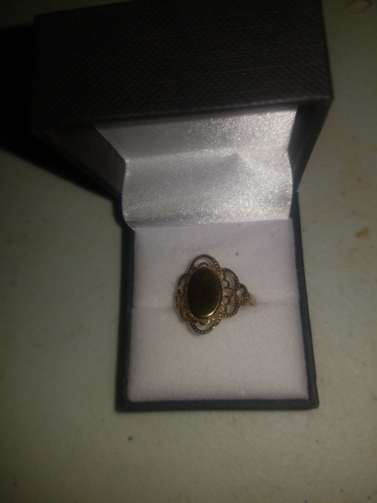 Esta En Venta Este Anillo De Oro 10kilates./im Selling This Ring Made Of Gold 10karots