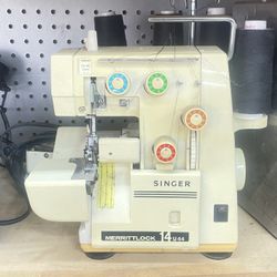 Singer Merrittlock 14U44 Serger Sewing Machine – Pedal & Cord Included
