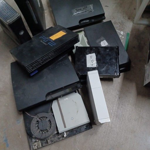 9 Gaming Consoles For Repair Or Parts Xbox 360 Wii Ps2 Ps3 Ps4 All For $50 Video Games