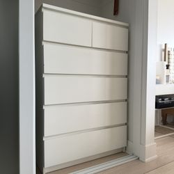 IKE dresser White 