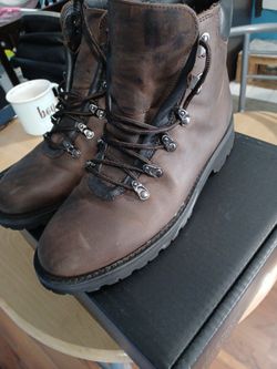 thursday boots commander tobacco Thursday / in Rugged & Resilient | Photo by GrantR | August 20, 2025 Resilient matte leather upper Digging into the Heavy Duty