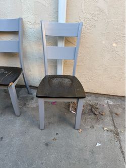 4 Dining Chairs ( FREE)