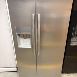 FRIGIDAIRE Refrigerator & Oven Kitchen Set