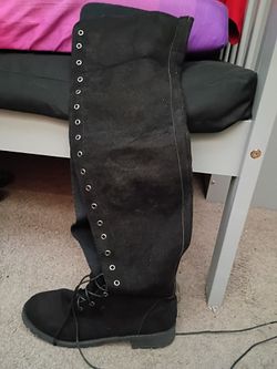 Women's boots black size 11