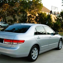 Low miles and price Honda Accord - Clean title