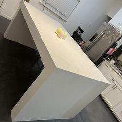 Beutifull Pure White Table 😍