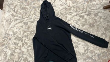 Black Hollister sweater