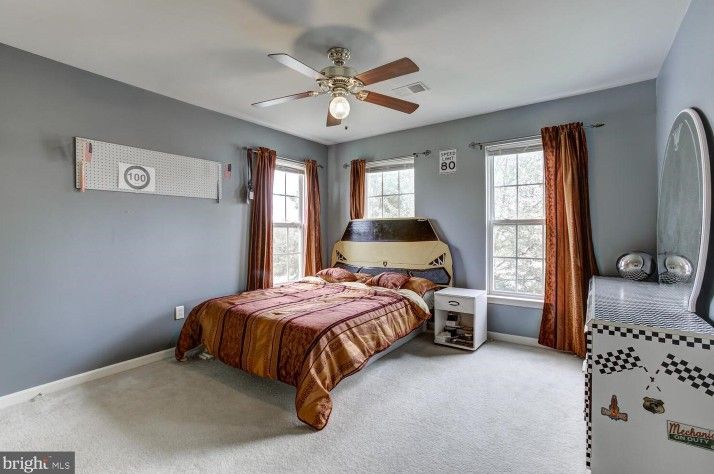 4-Piece Queen Size Bedroom Set