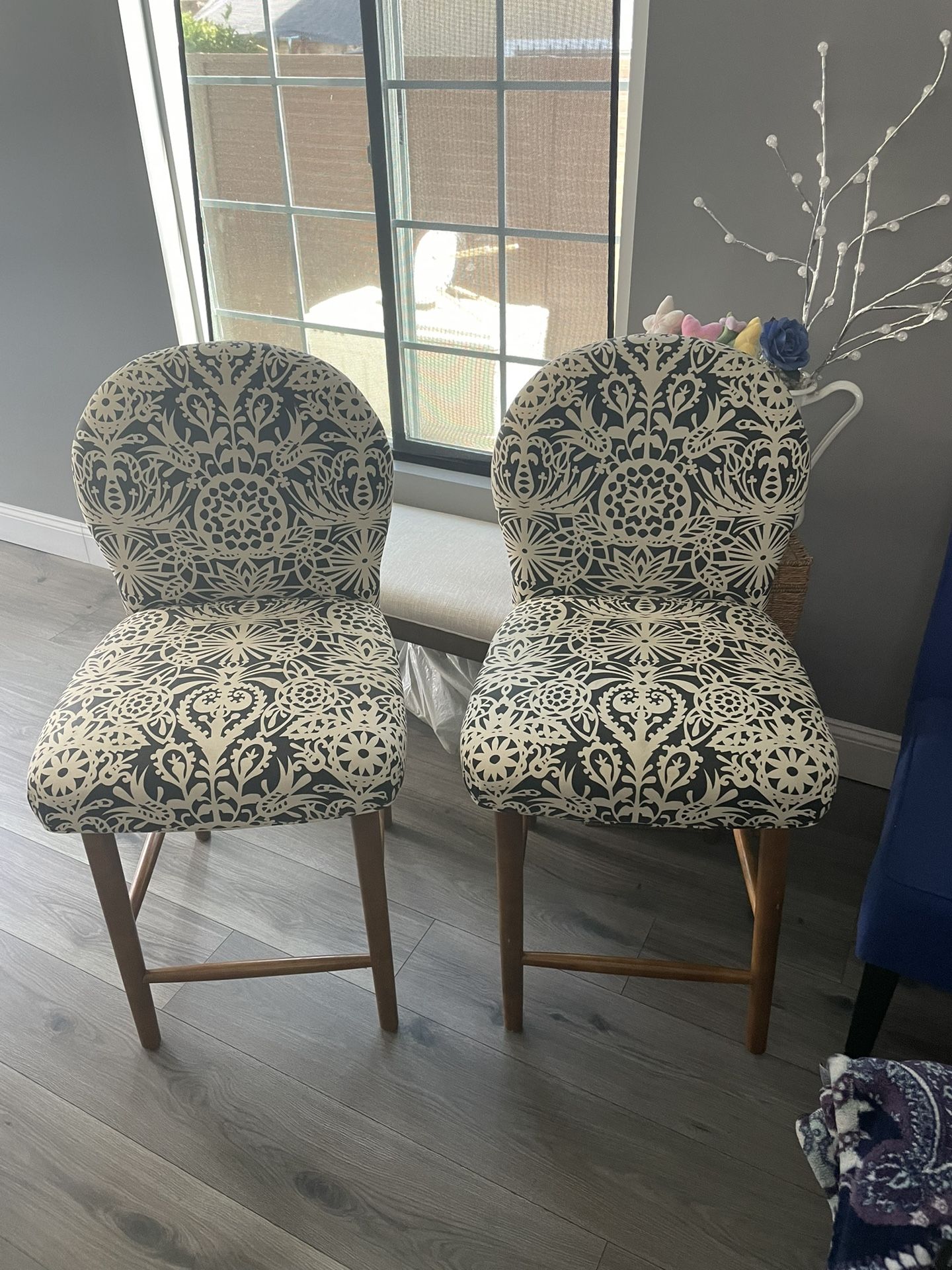 2 Stools Chair