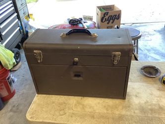 Vintage seven drawer machinist toolbox with key
