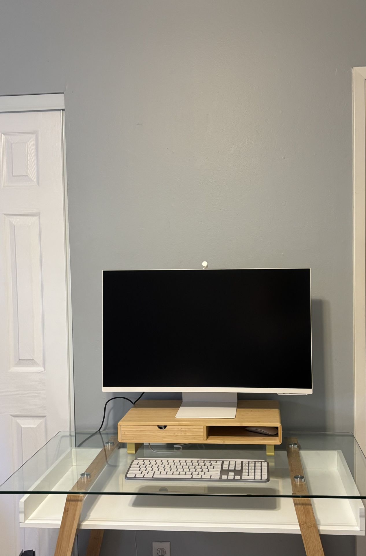 Complete Home Office Setup – 32" Samsung 4K Smart Monitor + Logitech MX Keys + Desk + More