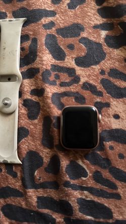 Apple Watch SE rose gold