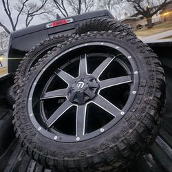 24" FUEL Off Road wheels , JEEP, OBS,RAM, FORD
