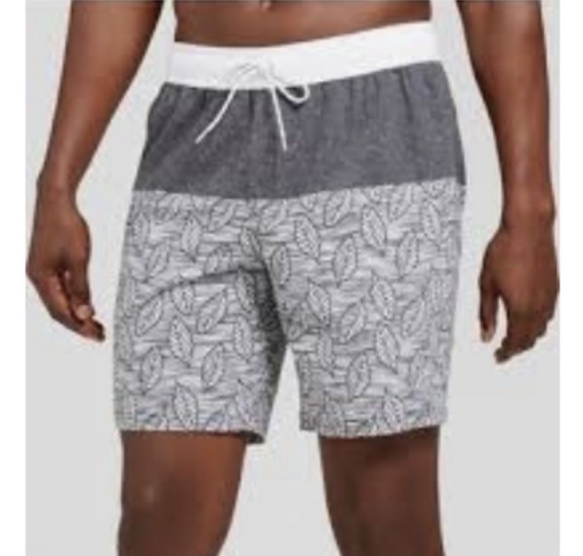 NWT women’s Goodfellow & Co swim shorts leaves print Size XLarge 