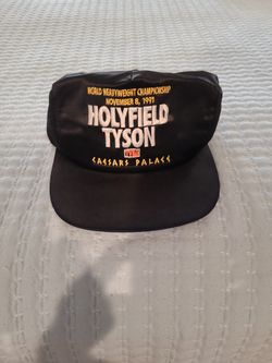 Holyfield Tyson hat