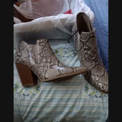 Ladies Boots. New. Sz 7.5, 8, 8.5 And 9 $16 Each