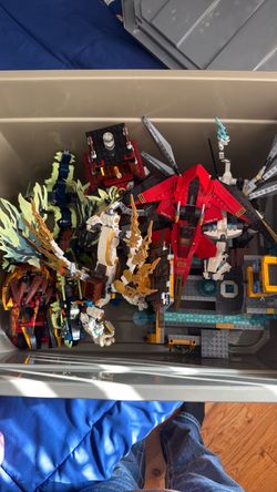 Bucket of legos (incomplete)