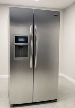 Frigidaire Gallery Side-by-Side Stainless Steel Refrigerator