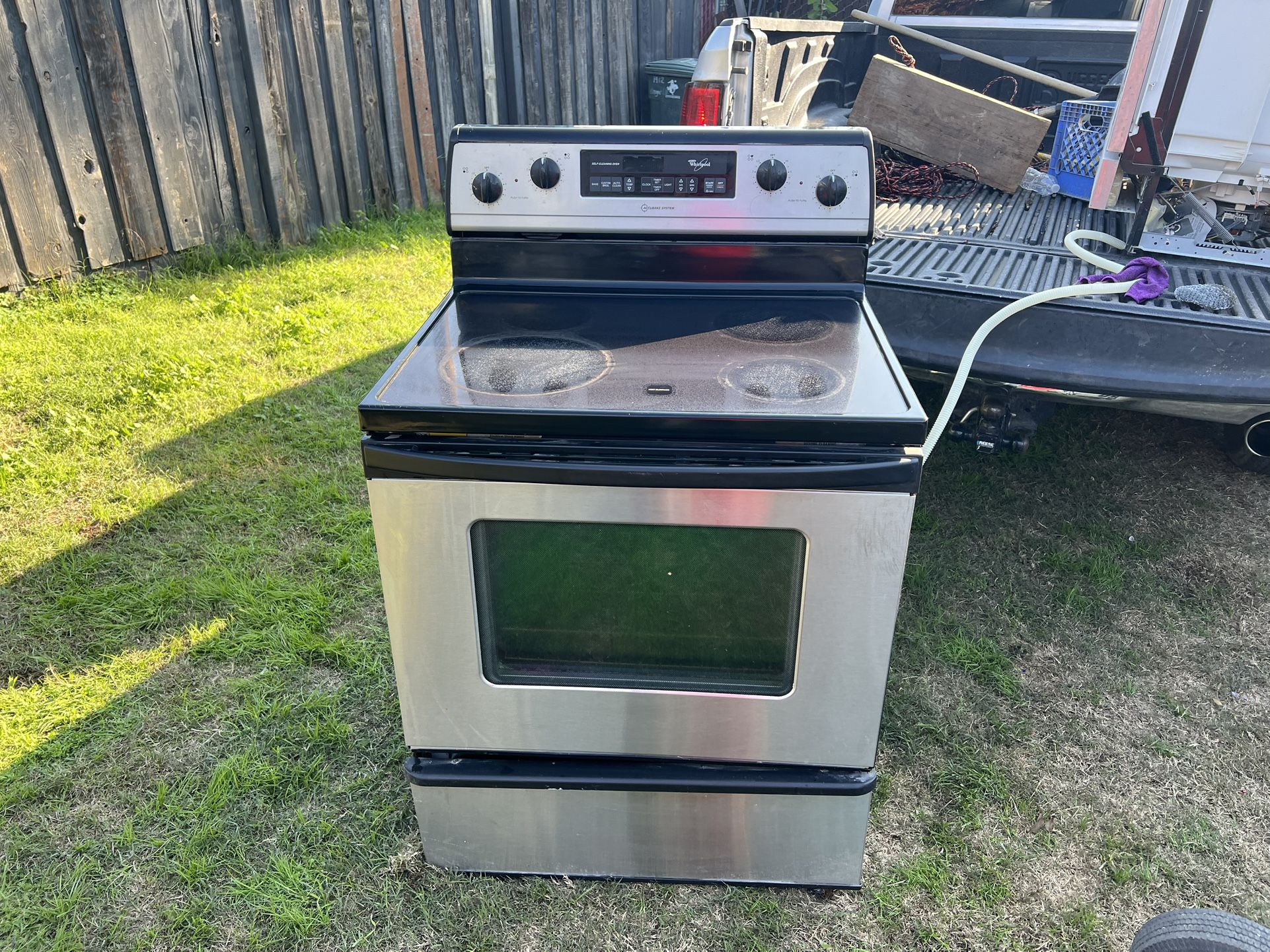 Whirlpool 30” Freestanding Glass Top Stove YWFE301LVS0