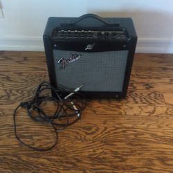 Fender Mustang Guitar Amplifier Mint Condition 