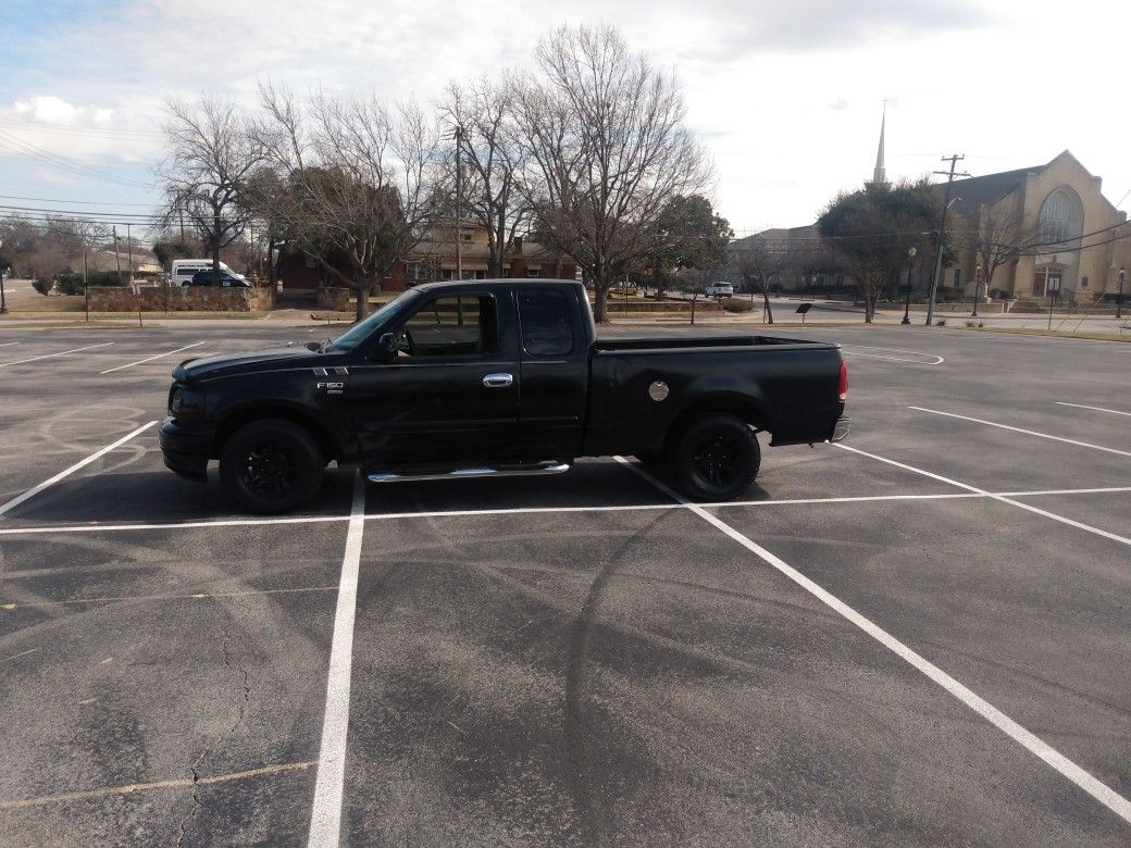 Ford F-150 V8