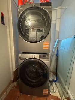 Whirlpool Washer & Gas Dryer Set, Less Than 1 Year Old