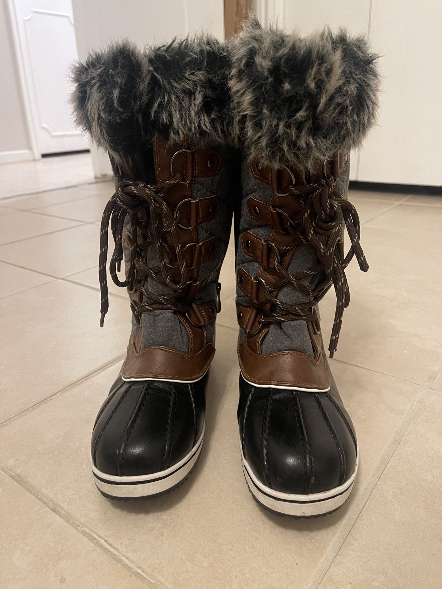 Dream Pairs Snow Boots - Women’s size 8