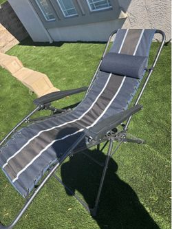 Folding beach chair