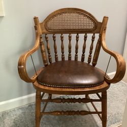 Pulaski Oak Desk Chair with Leather Seat