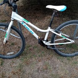 BIKE TREK BICYCLE. Gears. 