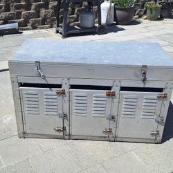 Dog Box