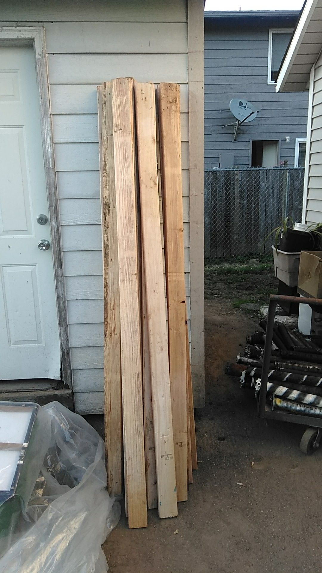 Lumber Board's 2 x 4 x 7ft. Straight, clean, no nails