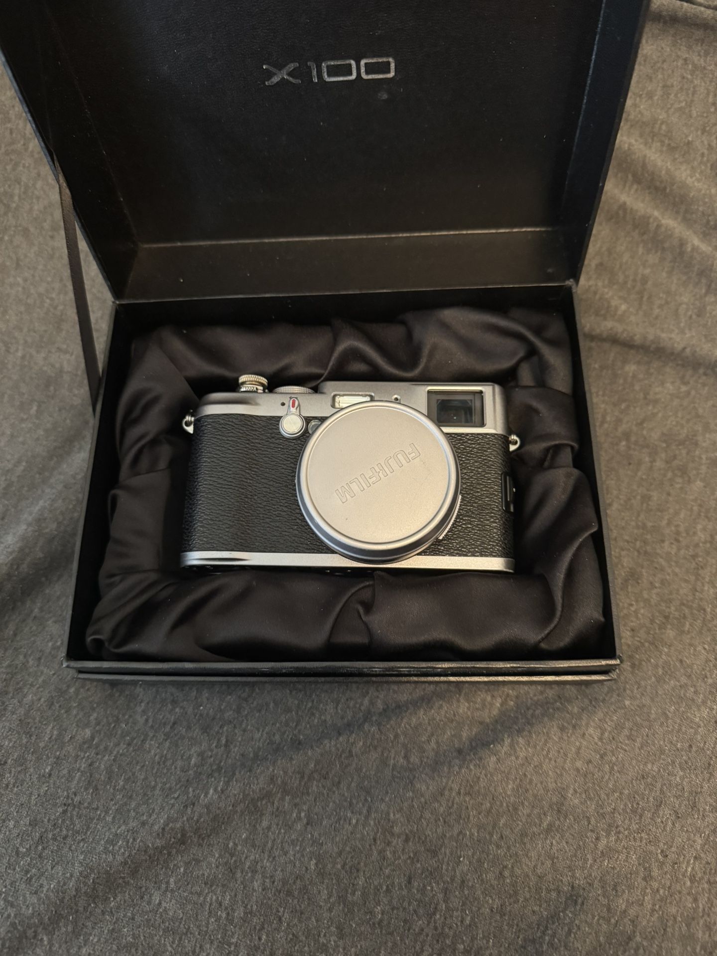 Fujifilm Finepix X100 + Accessories