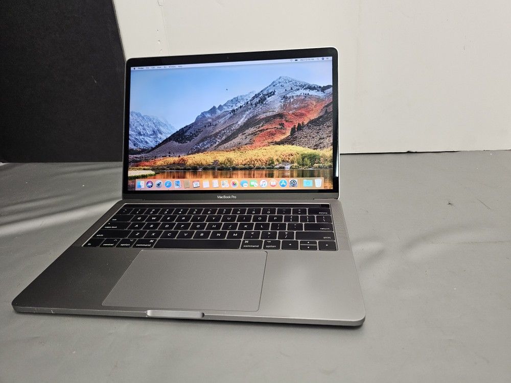 Apple MacBook Pro 13-inch 2017, 8GB, Intel i5-3.1GHz,265GB Touchbar