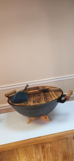Cast iron wok