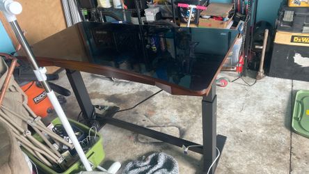 Standing desk pretty much new