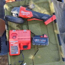 Milwaukee
M18 FUEL 18V Lithium-Ion Brushless Cordless 4-1/2 in./6 in. Braking Grinder with Slide Switch Charger And Batery 4