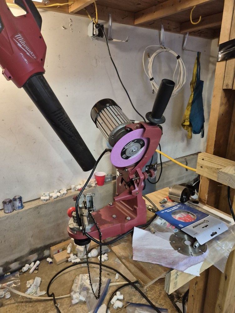 Electric chain sharpener