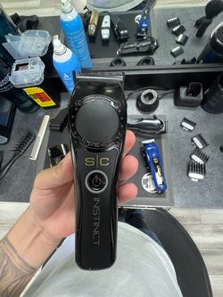 Metal instinct barber clipper