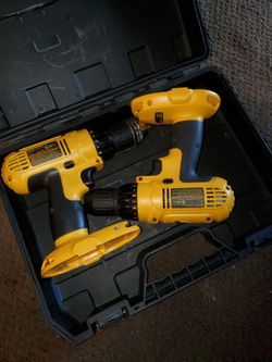 2 Dewalt DC970 drills 3 batteries 2 Chargers