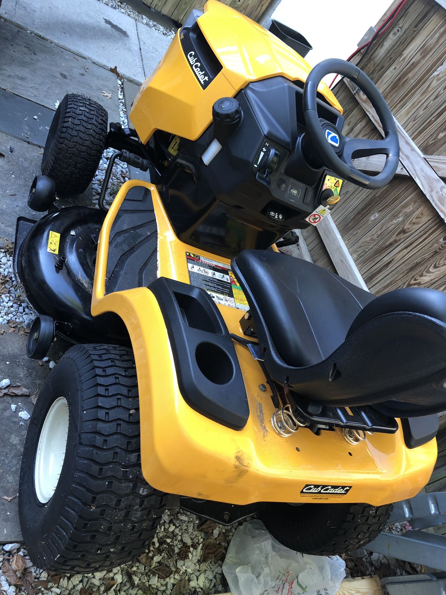 Cub cadet xt1 lt42” 18hp