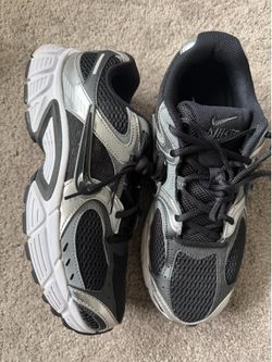 NIKE MENS V5 RNR SIZE 9