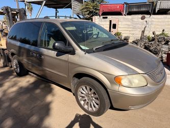 2003 Chrysler Town and country v6 ***for parts only***