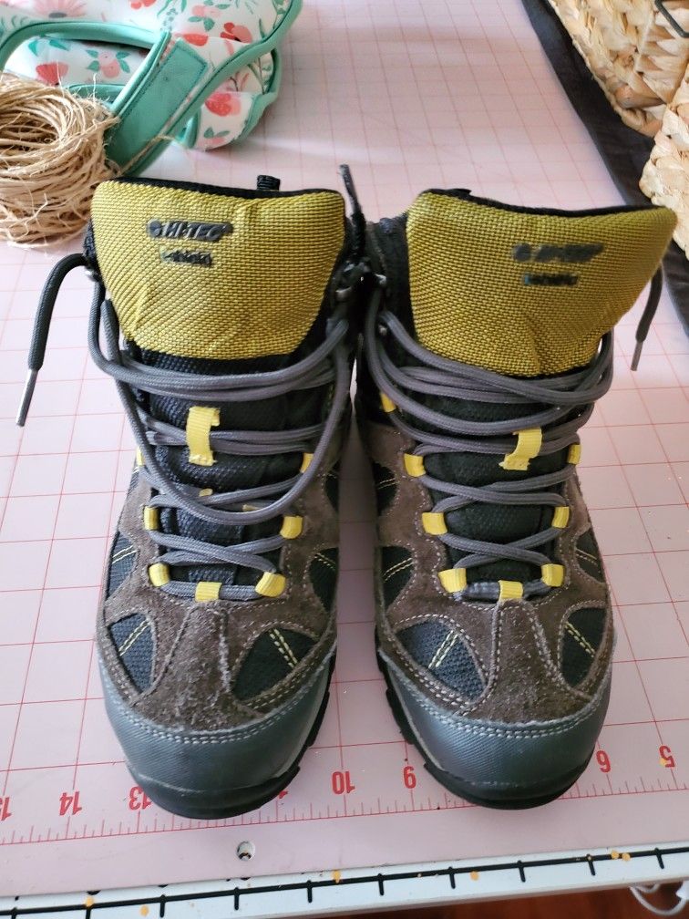Hi-Tec Hiking Boots, Kids 2.5, Waterproof