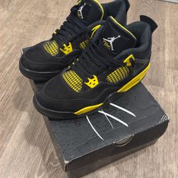 Jordan 4 Yellow Thunder’s Size 7