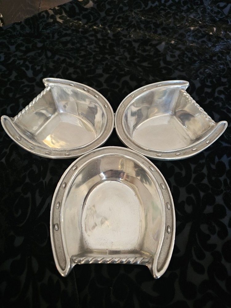 $60.00 - Arthur Court, 3-Horseshoes Design Hostess Bowl - "Like New" Condition!  Rare Find!
