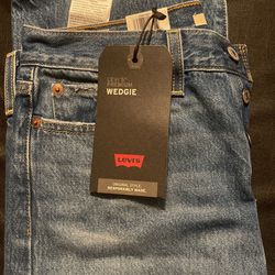 Levi’s 28 Wedgie 