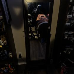 Adult Or Children’s Jewelry Mirror Amazing Condition