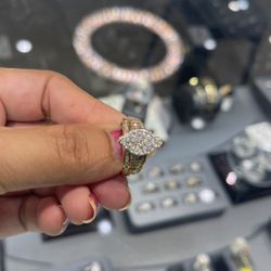 10k Gold Diamond  Ladys Ring ..2.ct Diamond  Baguette And Round Diamknd ..💎💎💎